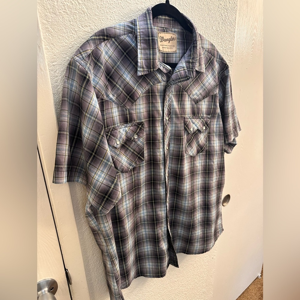 Wrangler Men's Vintage Western Plaid Snap Button Down Shirt - Gray and Blue.